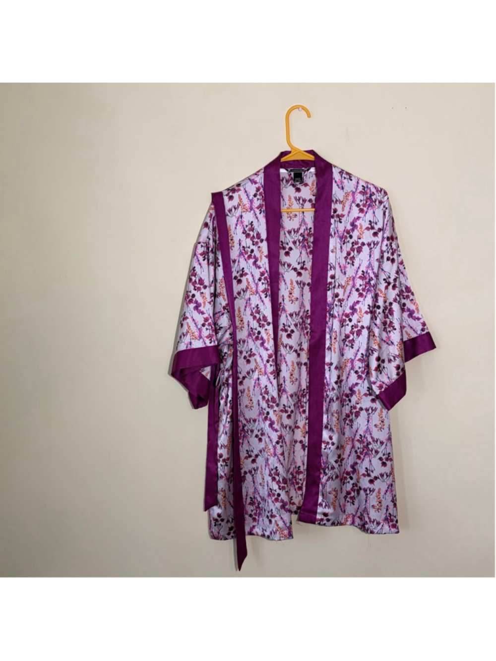 Victoria's Secret Kimono Satin Robe Pink Floral, SZ M - Picture 8 of 9
